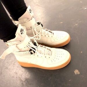 Nike Wmns SF Air Force 1 High 'Light Bone'